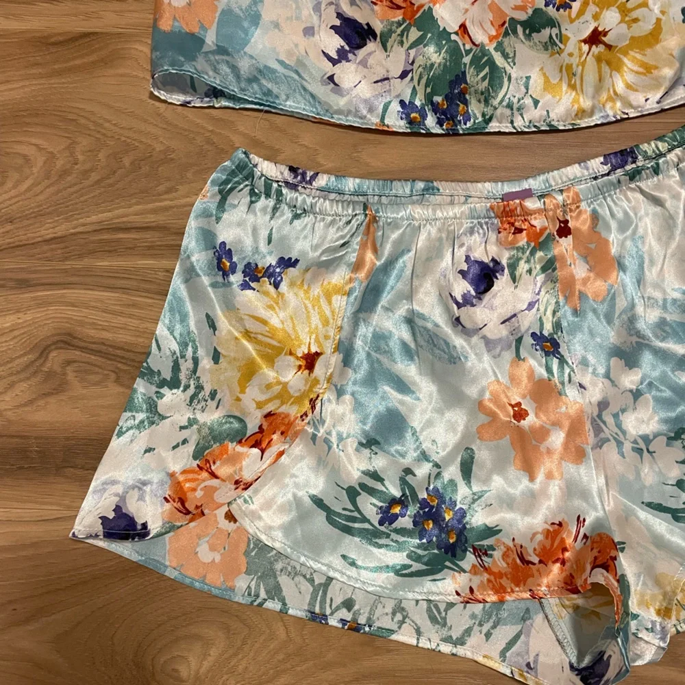 ~ Lilac & Lavender Satin Pajama Set ~ - Picture 5 of 6
